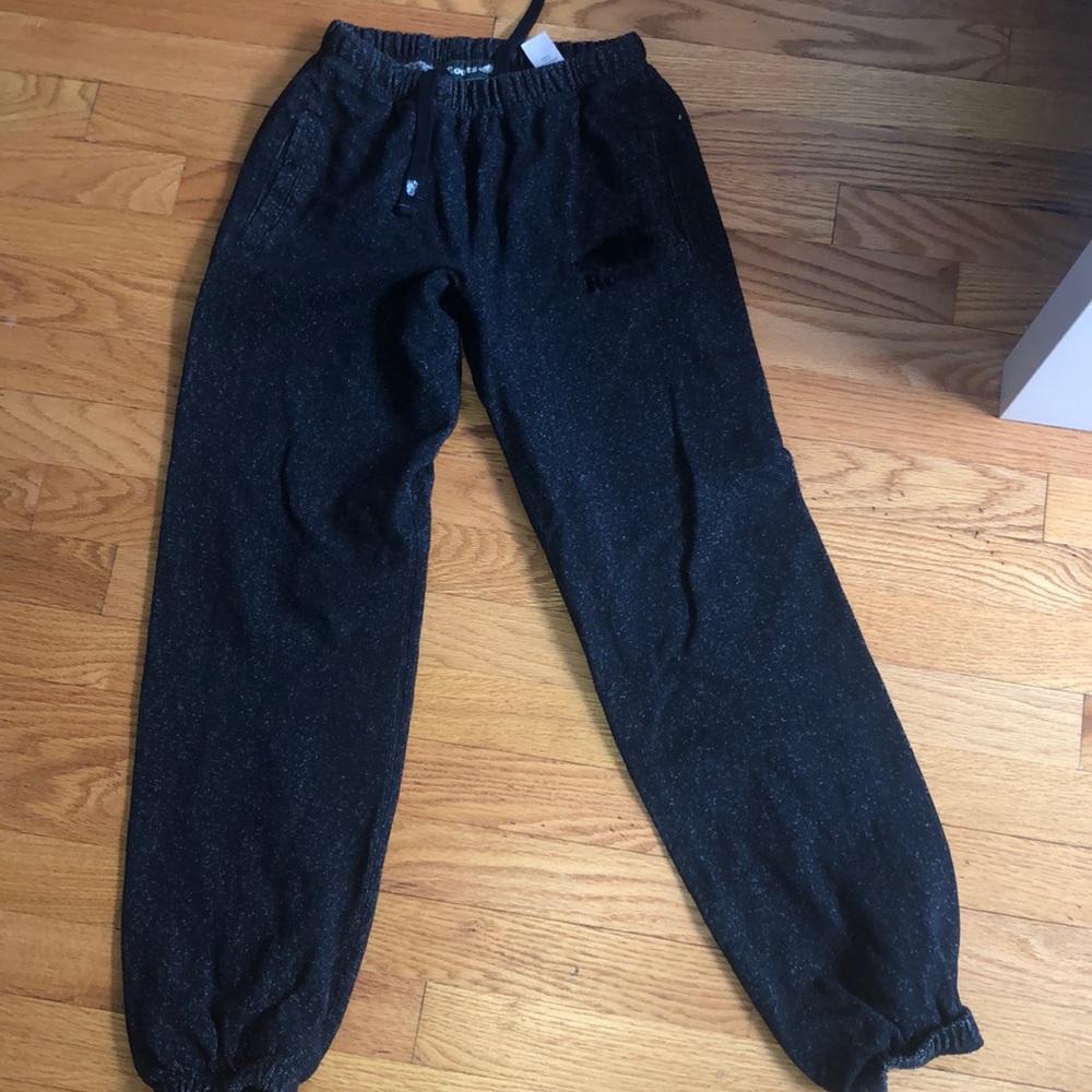 Black roots sweatpants